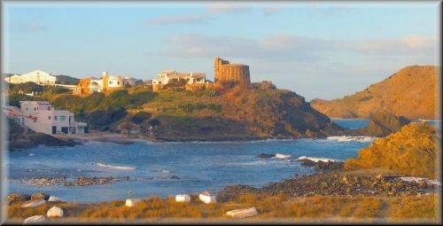 Cala Mesquida esta protegida por este Bunker, tore de defensa contruida por el ejercito Ingles en el periodo que Menorca fue colonia de Inglaterra