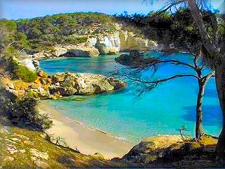 Junto a Cala Mitjana, se encuntra cala Mitjaneta, mas pequela pero igual de preciosa y virgen como las de Trebalujer o calan Tureta, playas que no se puede dencribir, hay que visitarlas