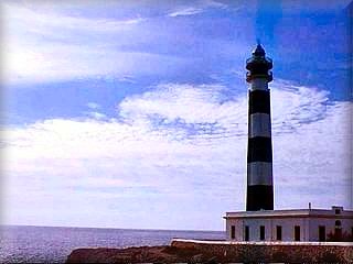 El Faro del cabo de Artrutx en Ciudadela de Menorca, marca el limite de las costa de levante y la costa sur