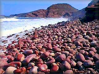 La cala de Sa Bombarda, como se aprecia en la fotografia es una playa de 